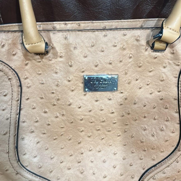 It’s a beige handbag never used it has no tags on it - Picture 4 of 4